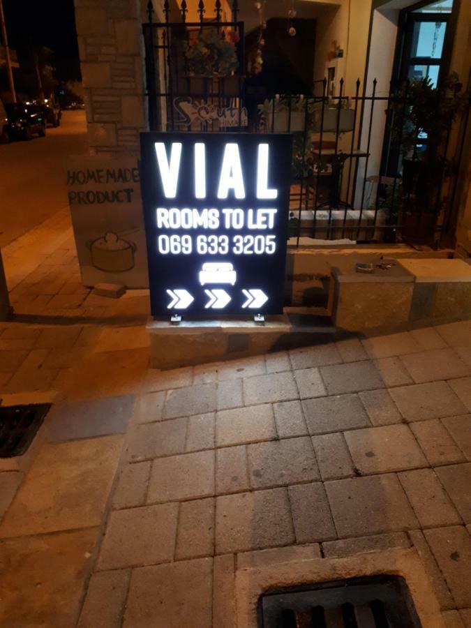 Vial *